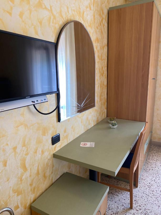 Hotel Pine Beach Розоліна-Маре Екстер'єр фото