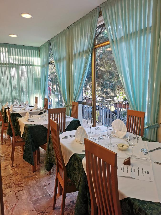 Hotel Pine Beach Розоліна-Маре Екстер'єр фото