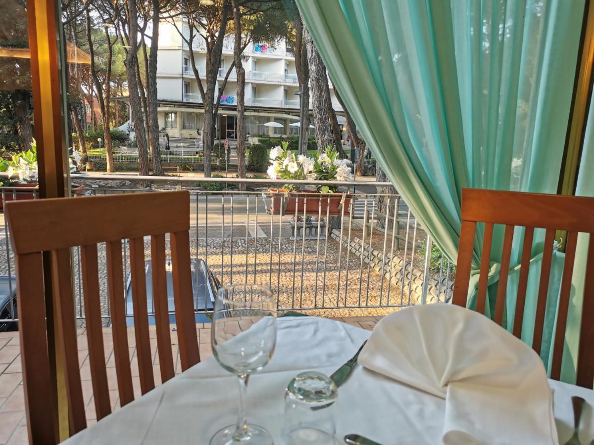 Hotel Pine Beach Розоліна-Маре Екстер'єр фото
