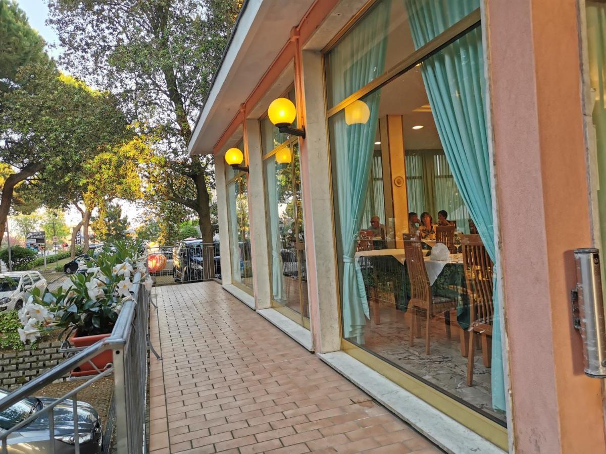 Hotel Pine Beach Розоліна-Маре Екстер'єр фото
