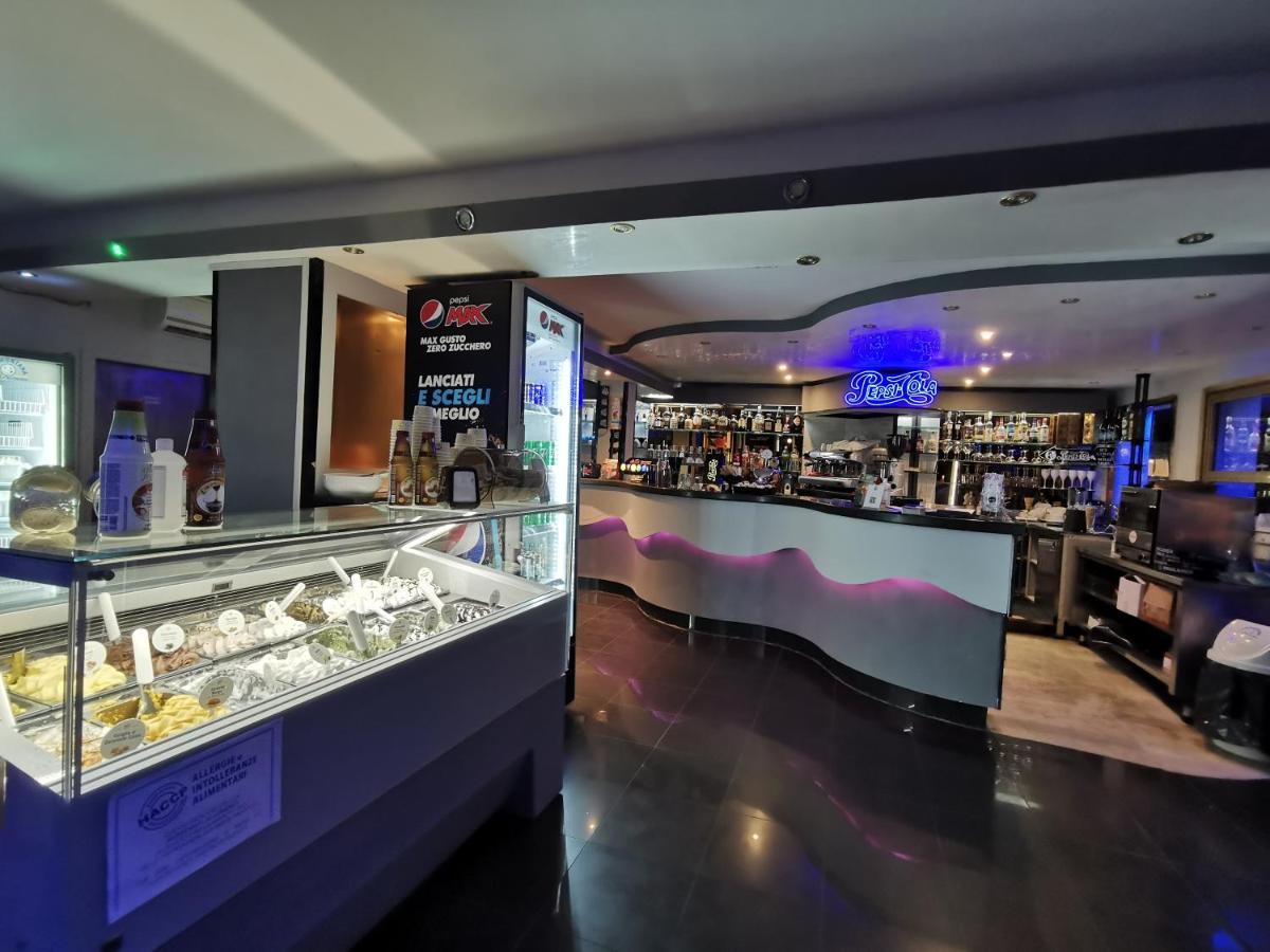 Hotel Pine Beach Розоліна-Маре Екстер'єр фото