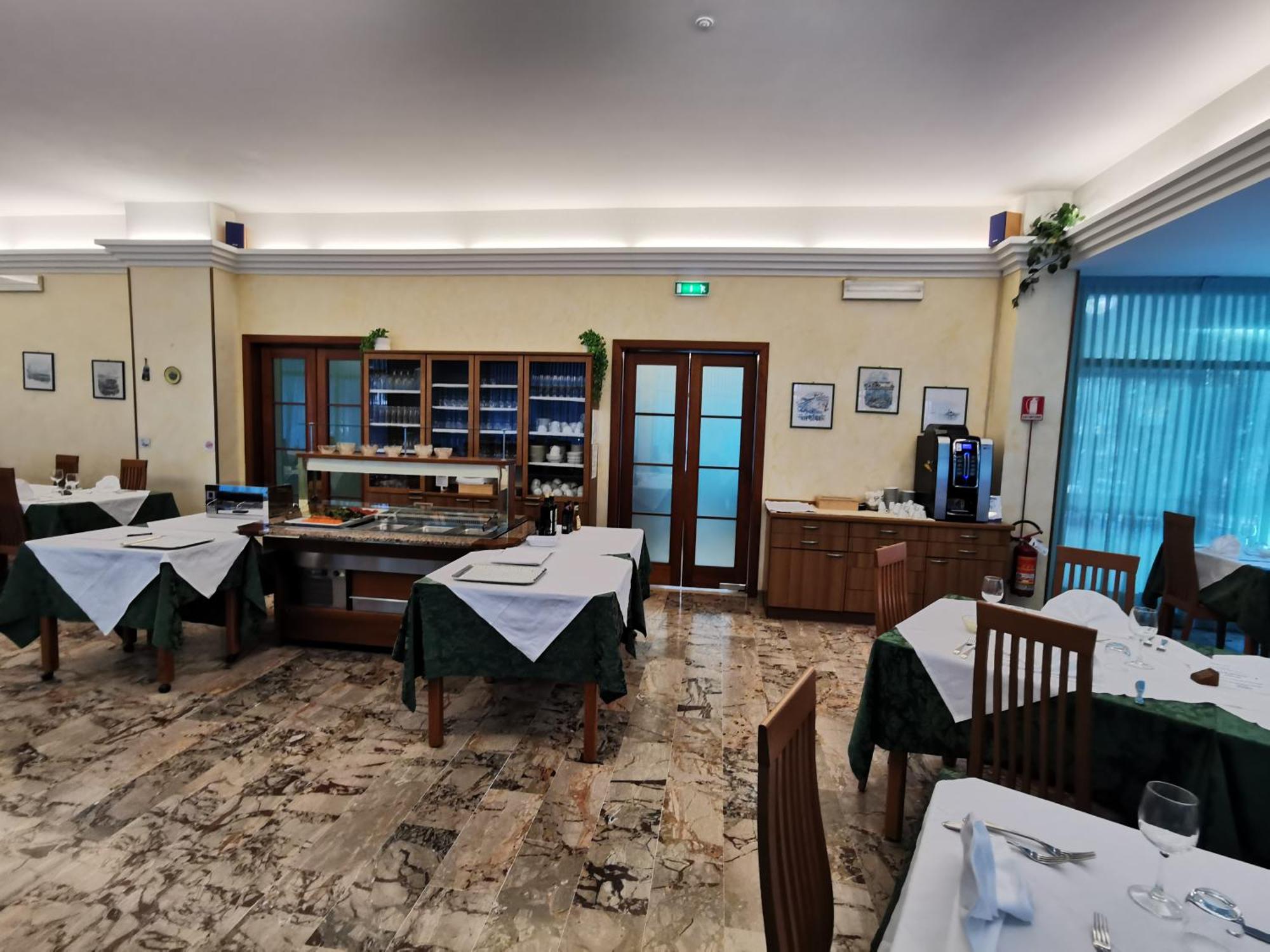 Hotel Pine Beach Розоліна-Маре Екстер'єр фото