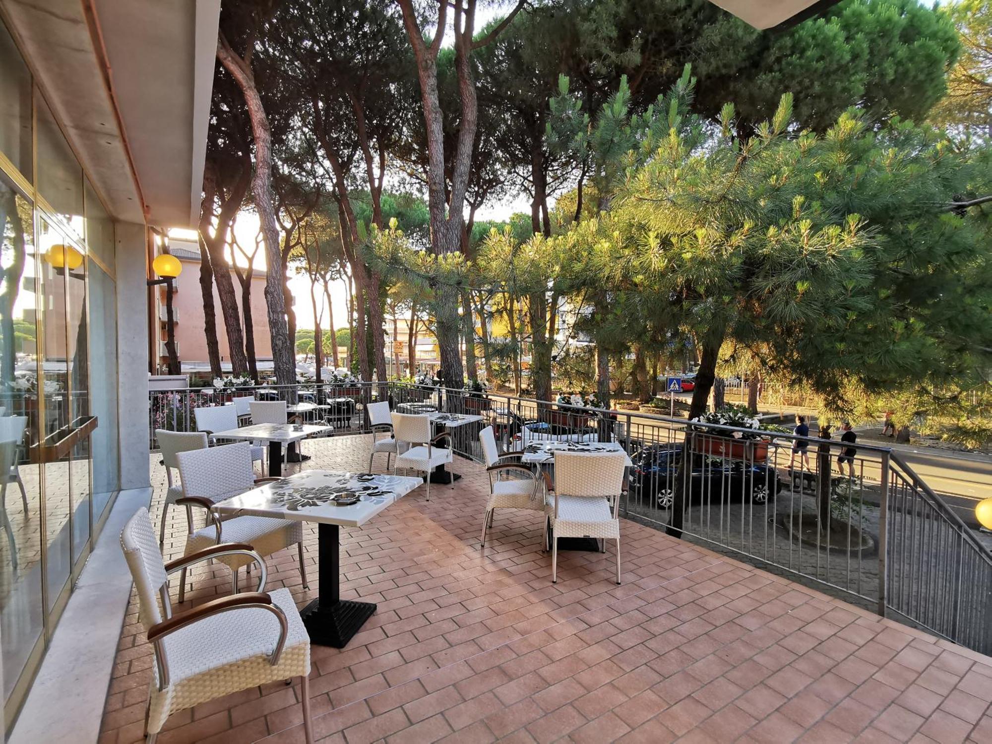 Hotel Pine Beach Розоліна-Маре Екстер'єр фото