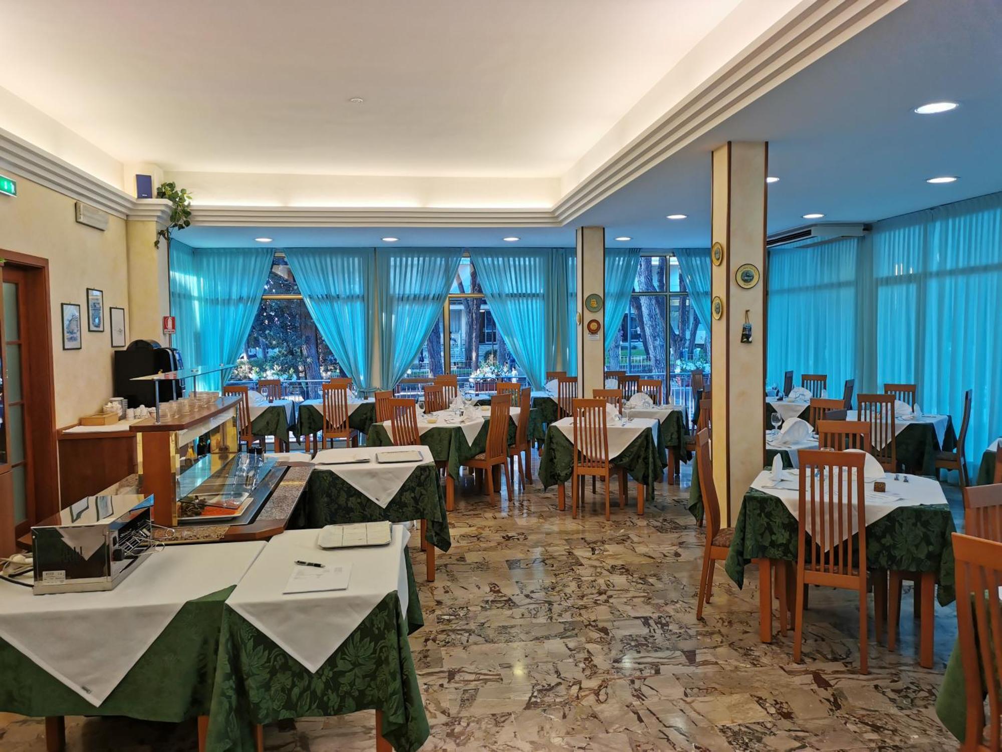 Hotel Pine Beach Розоліна-Маре Екстер'єр фото