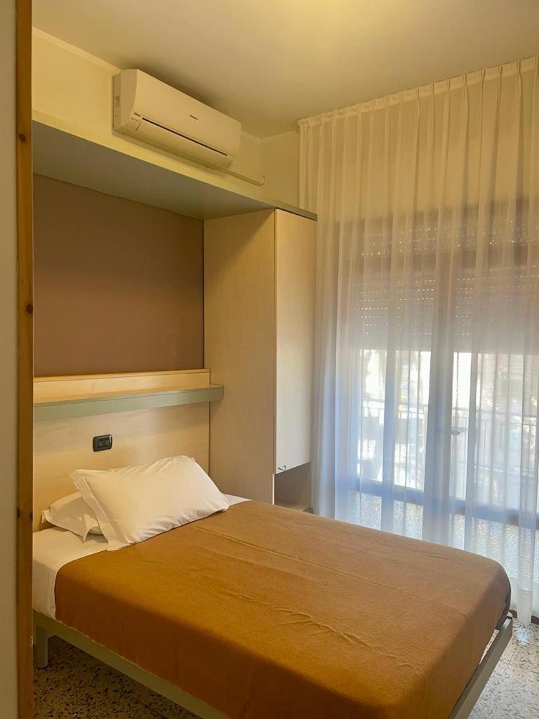Hotel Pine Beach Розоліна-Маре Екстер'єр фото