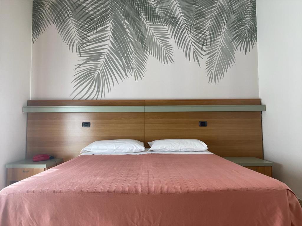 Hotel Pine Beach Розоліна-Маре Екстер'єр фото