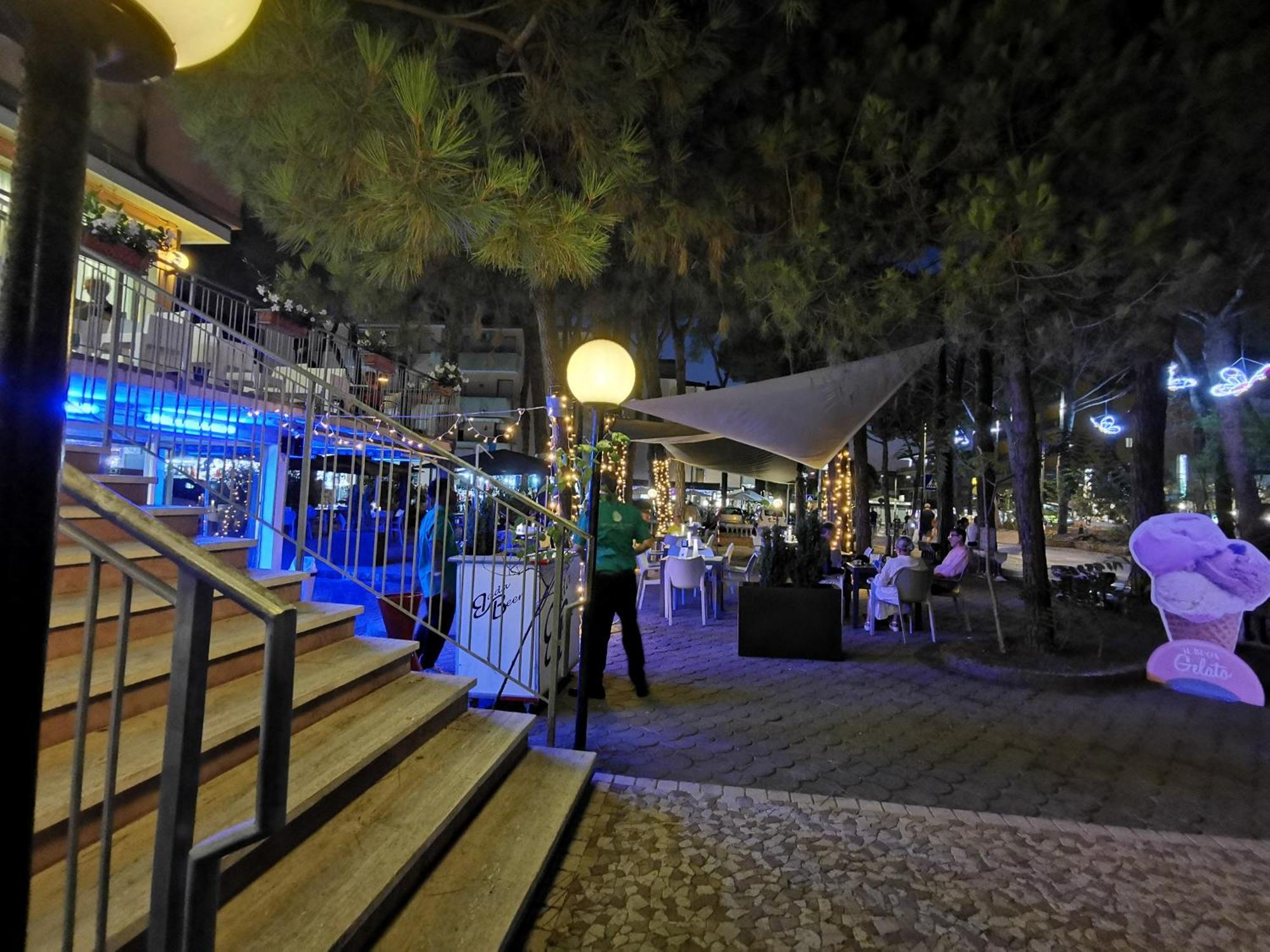 Hotel Pine Beach Розоліна-Маре Екстер'єр фото